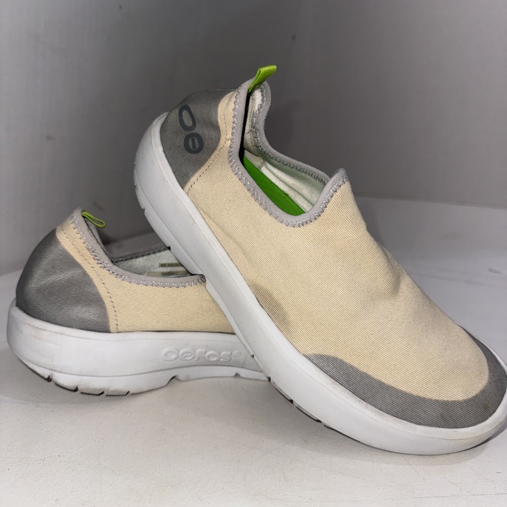 Oofos Oomg eeZee Low Shoes White Loafers Recovery Slip On Women's Size 8.5
